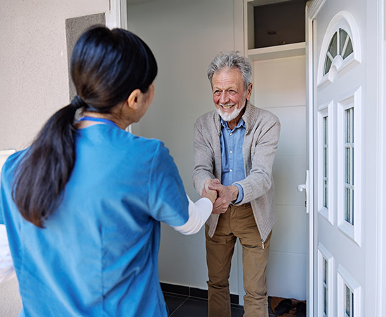 Doctor,Or,Nurse,Caregiver,Woman,With,Senior,Man,At,Home